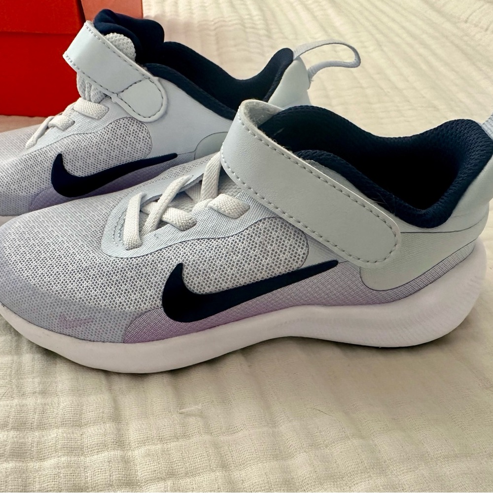 Nike Girls size 10.5c Sneakers